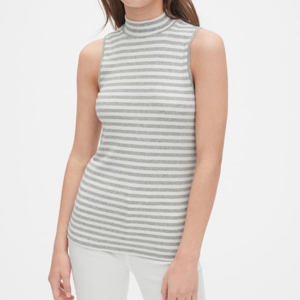 🛍 GAP Mock Neck Top